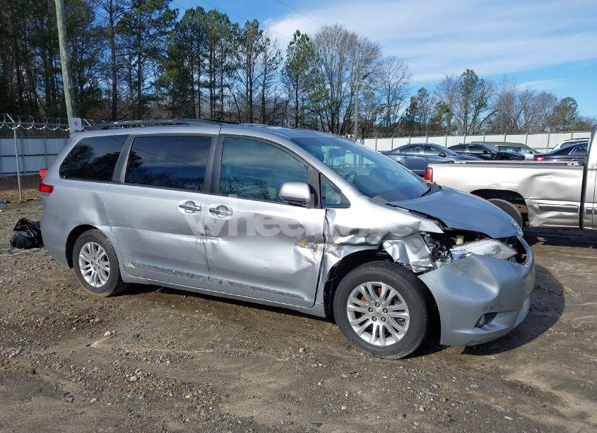 Photo 6 of 2011 Toyota Sienna XLE V6 (VIN 5TDYK3DC7BS159469)