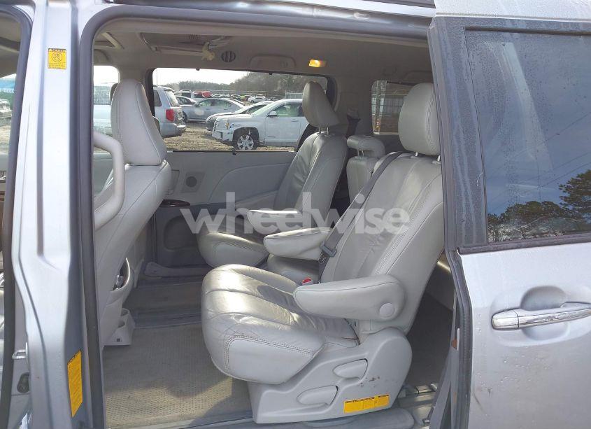 Photo 8 of 2011 Toyota Sienna XLE V6 (VIN 5TDYK3DC7BS159469)