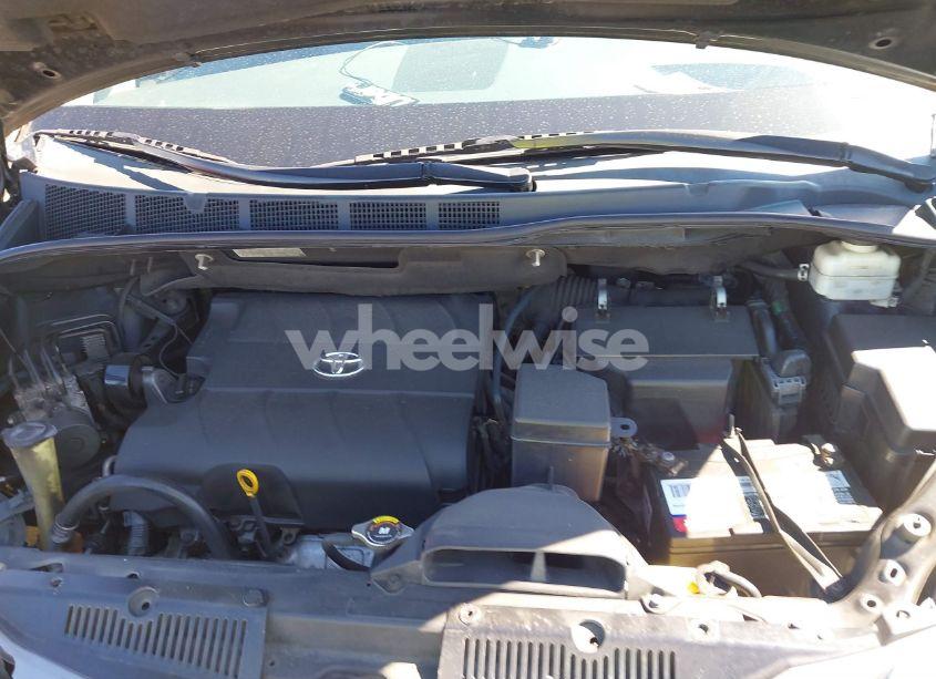 Photo 10 of 2011 Toyota Sienna XLE V6 (VIN 5TDYK3DC7BS163005)