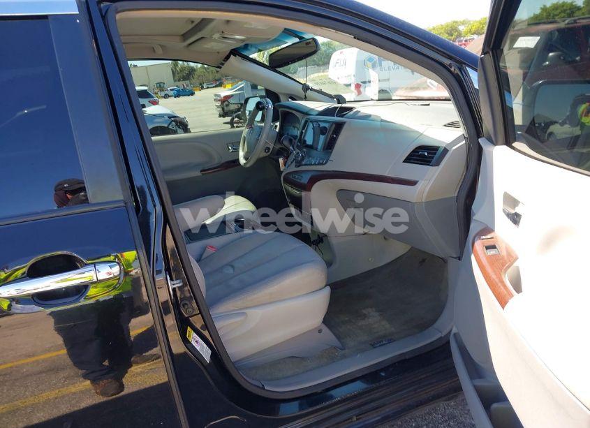 Photo 5 of 2011 Toyota Sienna XLE V6 (VIN 5TDYK3DC7BS163005)