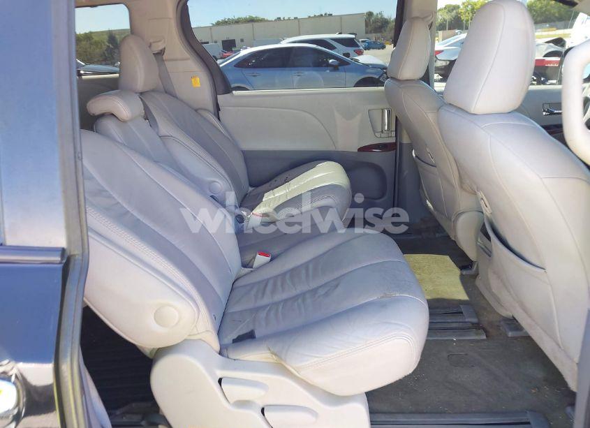 Photo 8 of 2011 Toyota Sienna XLE V6 (VIN 5TDYK3DC7BS163005)