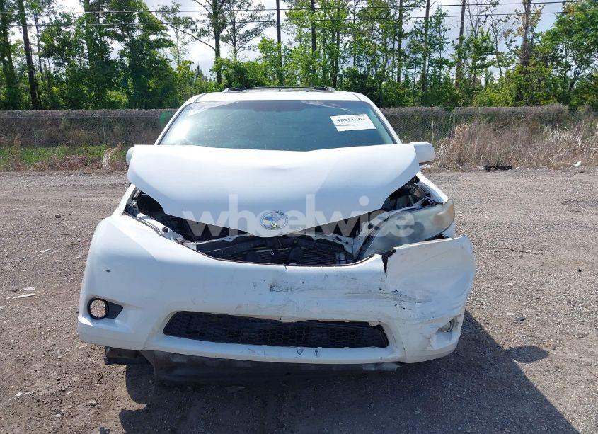 Photo 12 of 2011 Toyota Sienna XLE V6 (VIN 5TDYK3DC7BS174750)