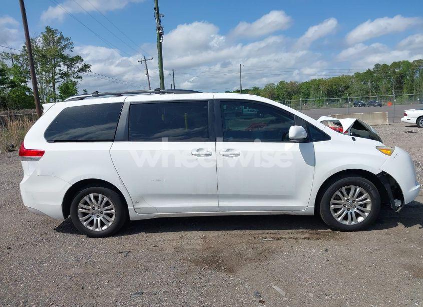 Photo 13 of 2011 Toyota Sienna XLE V6 (VIN 5TDYK3DC7BS174750)