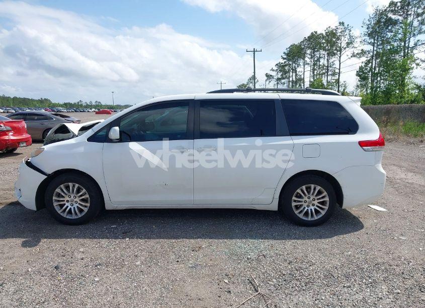 Photo 14 of 2011 Toyota Sienna XLE V6 (VIN 5TDYK3DC7BS174750)