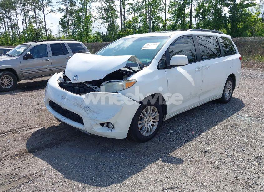 Photo 2 of 2011 Toyota Sienna XLE V6 (VIN 5TDYK3DC7BS174750)