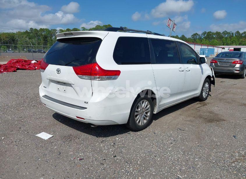 Photo 4 of 2011 Toyota Sienna XLE V6 (VIN 5TDYK3DC7BS174750)