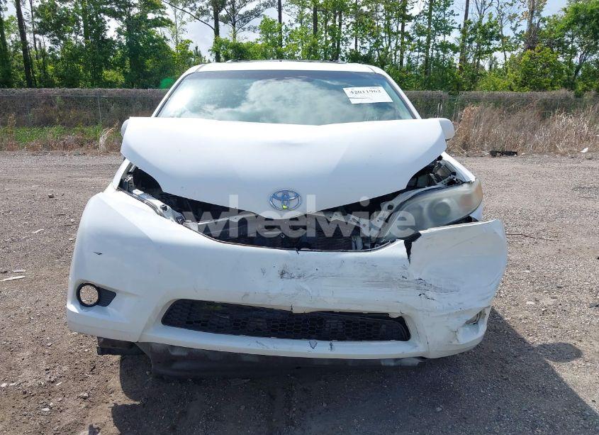 Photo 6 of 2011 Toyota Sienna XLE V6 (VIN 5TDYK3DC7BS174750)