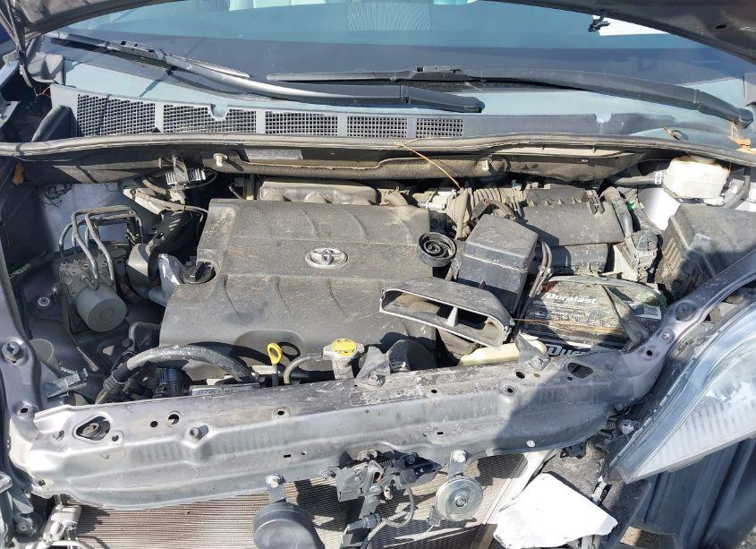 Photo 10 of 2012 Toyota Sienna XLE V6 8 PASSENGER (VIN 5TDYK3DC7CS228534)