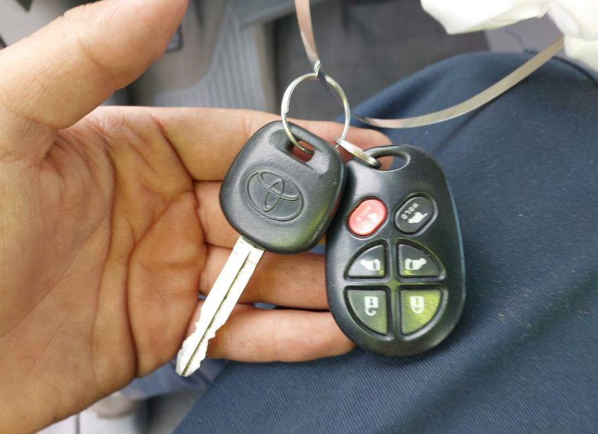 Photo 11 of 2012 Toyota Sienna XLE V6 8 PASSENGER (VIN 5TDYK3DC7CS228534)