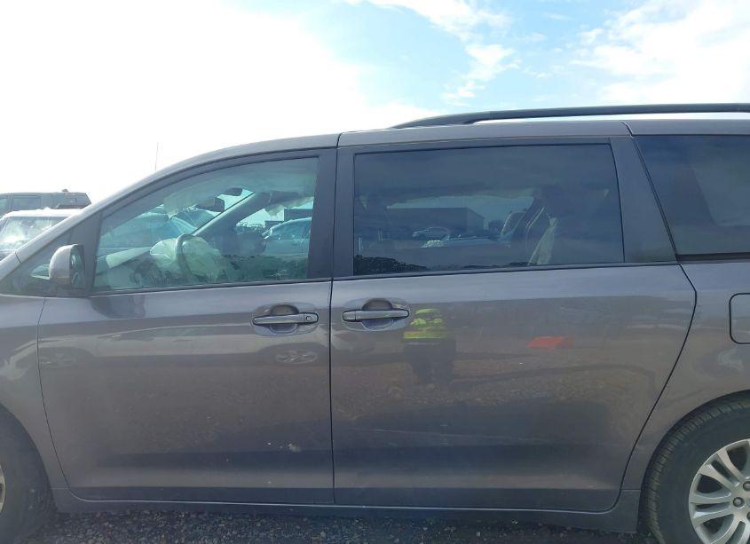 Photo 15 of 2012 Toyota Sienna XLE V6 8 PASSENGER (VIN 5TDYK3DC7CS228534)