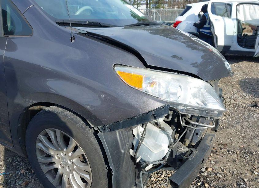 Photo 18 of 2012 Toyota Sienna XLE V6 8 PASSENGER (VIN 5TDYK3DC7CS228534)