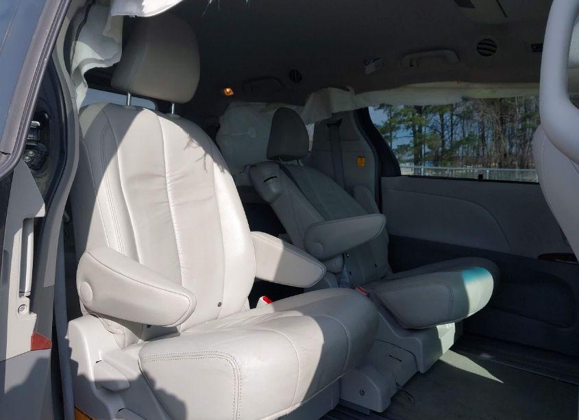 Photo 8 of 2012 Toyota Sienna XLE V6 8 PASSENGER (VIN 5TDYK3DC7CS228534)