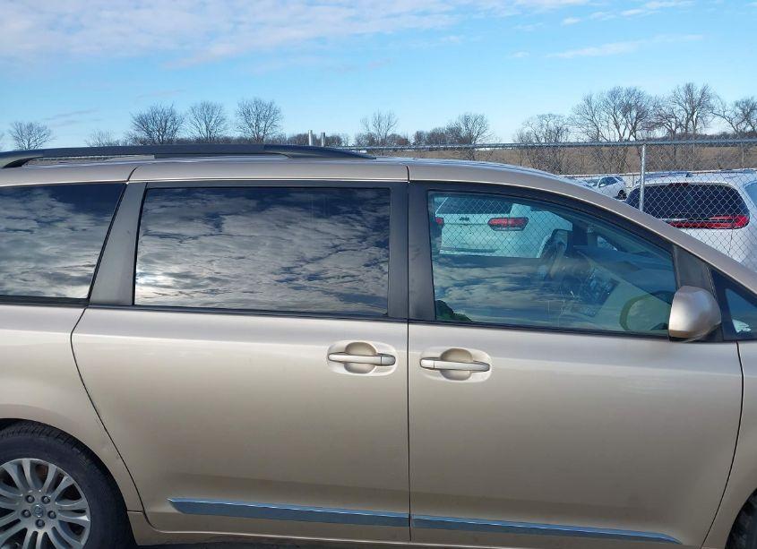 Photo 13 of 2012 Toyota Sienna XLE V6 8 PASSENGER (VIN 5TDYK3DC7CS230235)