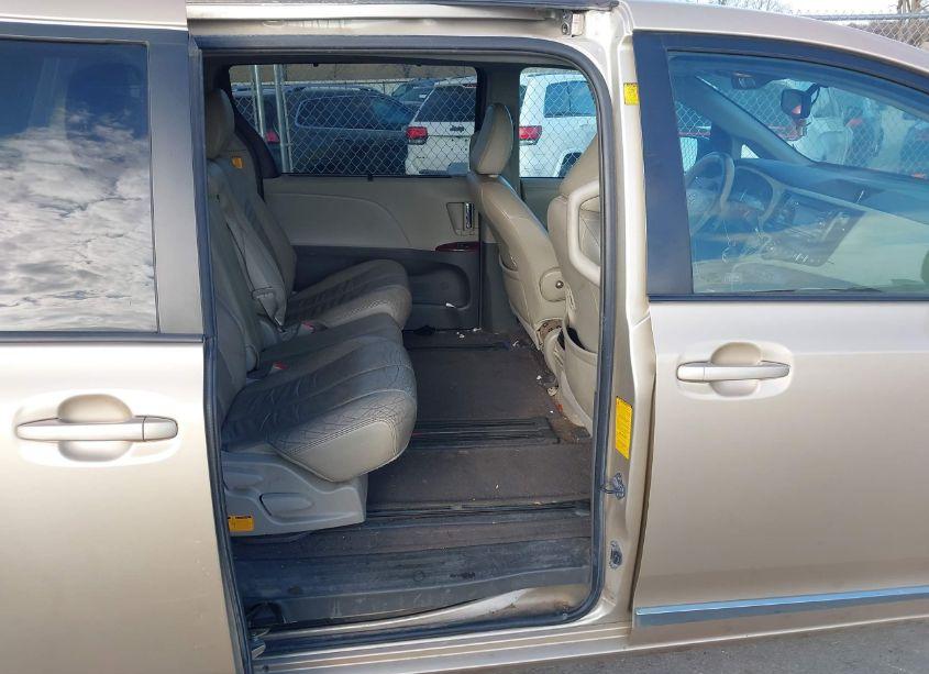 Photo 8 of 2012 Toyota Sienna XLE V6 8 PASSENGER (VIN 5TDYK3DC7CS230235)