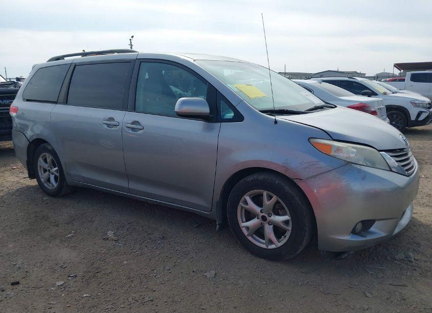 2012 Toyota Sienna XLE V6 8 PASSENGER (VIN 5TDYK3DC7CS256737) main photo