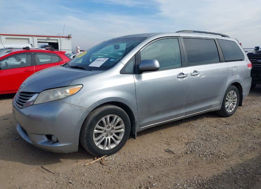 Photo 2 of 2012 Toyota Sienna XLE V6 8 PASSENGER (VIN 5TDYK3DC7CS256737)