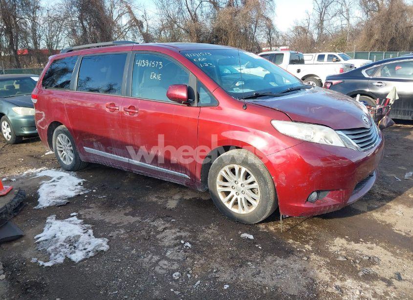 2012 Toyota Sienna XLE V6 8 PASSENGER (VIN 5TDYK3DC7CS269522) main photo