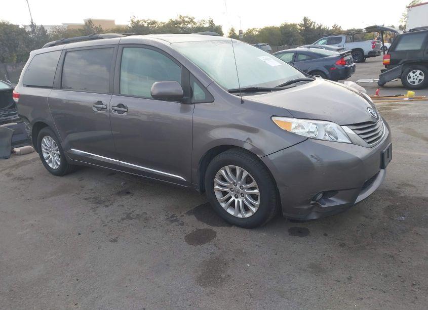 2012 Toyota Sienna XLE V6 8 PASSENGER (VIN 5TDYK3DC7CS270525) main photo