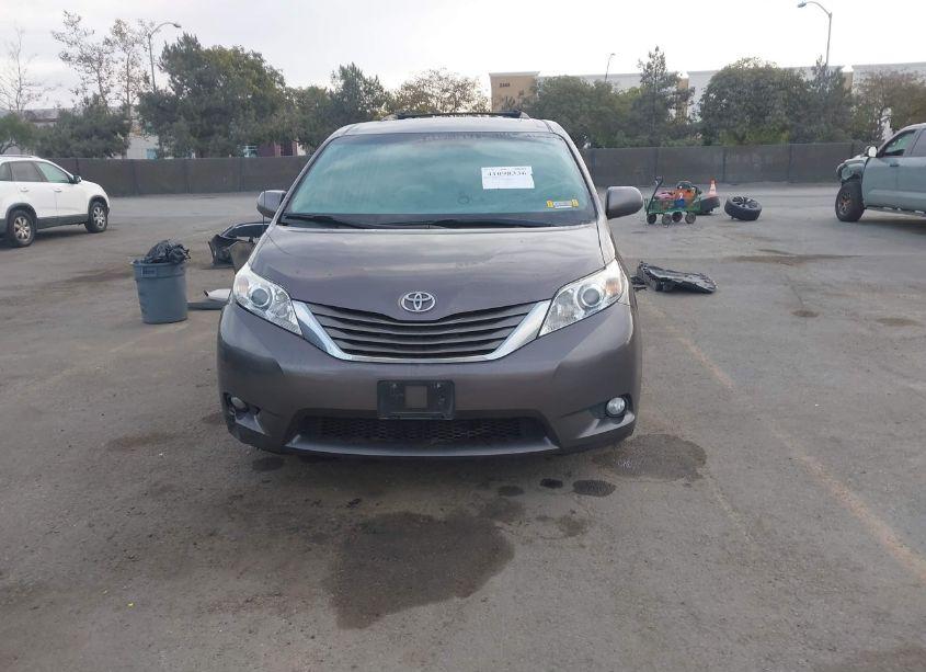 Photo 13 of 2012 Toyota Sienna XLE V6 8 PASSENGER (VIN 5TDYK3DC7CS270525)