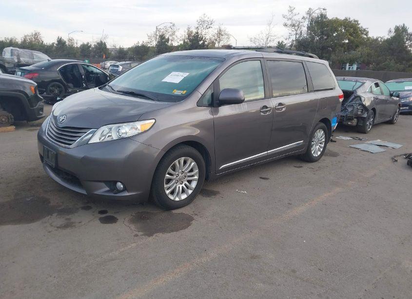 Photo 2 of 2012 Toyota Sienna XLE V6 8 PASSENGER (VIN 5TDYK3DC7CS270525)