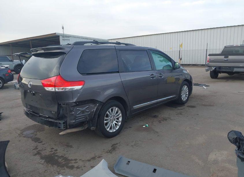 Photo 4 of 2012 Toyota Sienna XLE V6 8 PASSENGER (VIN 5TDYK3DC7CS270525)