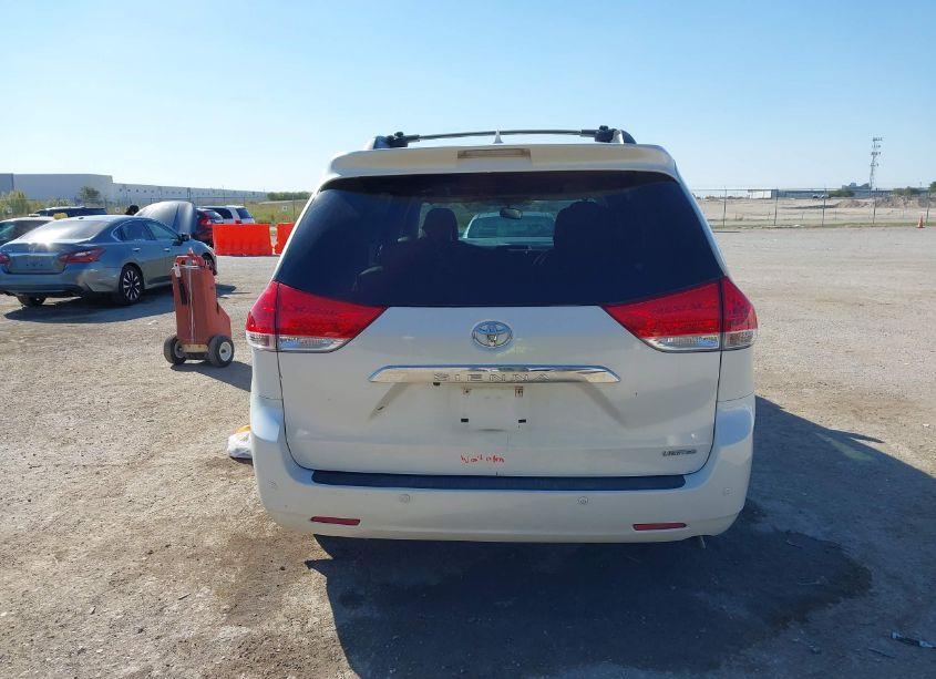 Photo 15 of 2013 Toyota Sienna XLE/LIMITED (VIN 5TDYK3DC7DS287827)