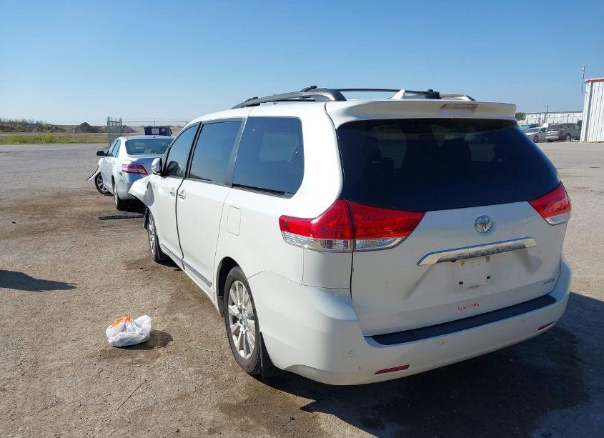 Photo 3 of 2013 Toyota Sienna XLE/LIMITED (VIN 5TDYK3DC7DS287827)