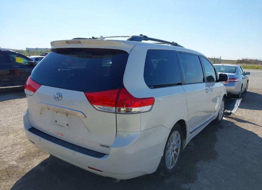 Photo 4 of 2013 Toyota Sienna XLE/LIMITED (VIN 5TDYK3DC7DS287827)