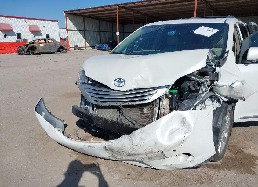 Photo 6 of 2013 Toyota Sienna XLE/LIMITED (VIN 5TDYK3DC7DS287827)