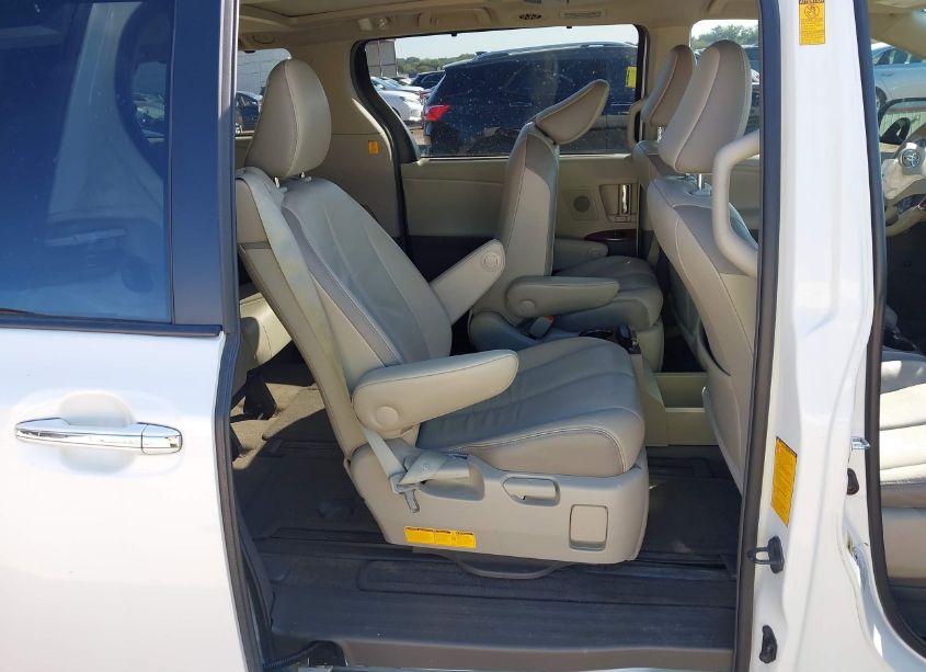 Photo 8 of 2013 Toyota Sienna XLE/LIMITED (VIN 5TDYK3DC7DS287827)