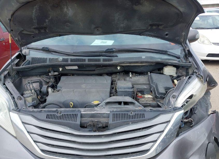 Photo 10 of 2013 Toyota Sienna XLE V6 8 PASSENGER (VIN 5TDYK3DC7DS288069)