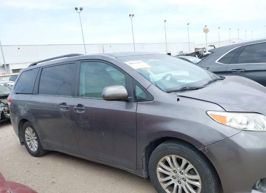Photo 13 of 2013 Toyota Sienna XLE V6 8 PASSENGER (VIN 5TDYK3DC7DS288069)