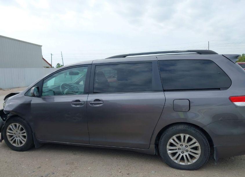 Photo 14 of 2013 Toyota Sienna XLE V6 8 PASSENGER (VIN 5TDYK3DC7DS288069)