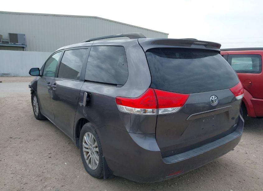 Photo 3 of 2013 Toyota Sienna XLE V6 8 PASSENGER (VIN 5TDYK3DC7DS288069)
