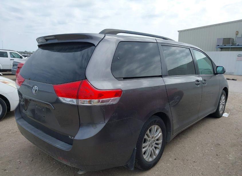 Photo 4 of 2013 Toyota Sienna XLE V6 8 PASSENGER (VIN 5TDYK3DC7DS288069)