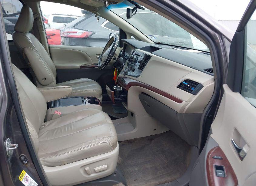 Photo 5 of 2013 Toyota Sienna XLE V6 8 PASSENGER (VIN 5TDYK3DC7DS288069)
