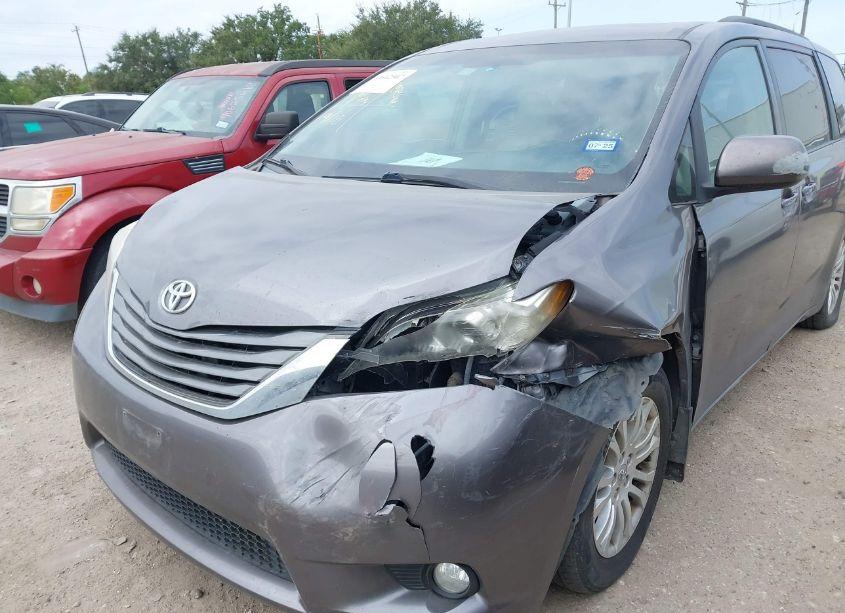 Photo 6 of 2013 Toyota Sienna XLE V6 8 PASSENGER (VIN 5TDYK3DC7DS288069)