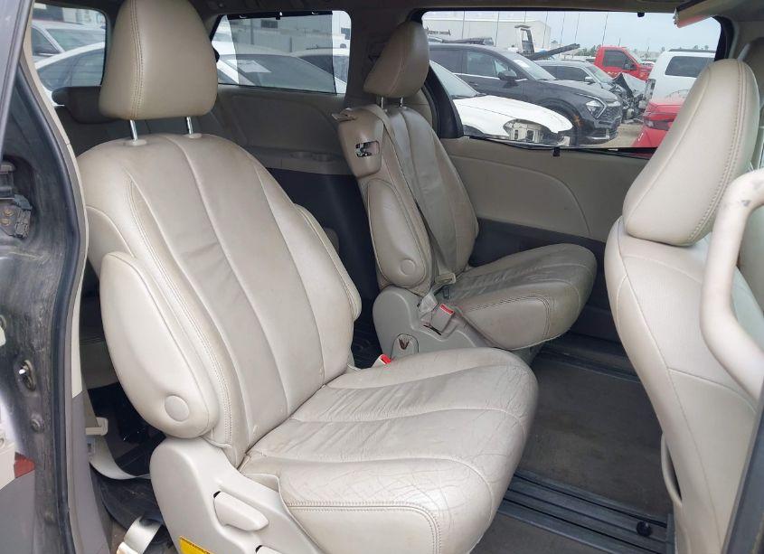 Photo 8 of 2013 Toyota Sienna XLE V6 8 PASSENGER (VIN 5TDYK3DC7DS288069)