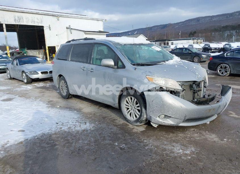 2013 Toyota Sienna XLE/LIMITED (VIN 5TDYK3DC7DS294342) main photo