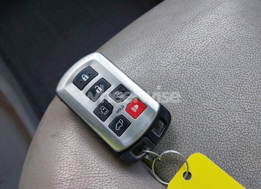 Photo 11 of 2013 Toyota Sienna XLE/LIMITED (VIN 5TDYK3DC7DS294342)