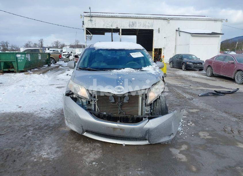 Photo 13 of 2013 Toyota Sienna XLE/LIMITED (VIN 5TDYK3DC7DS294342)