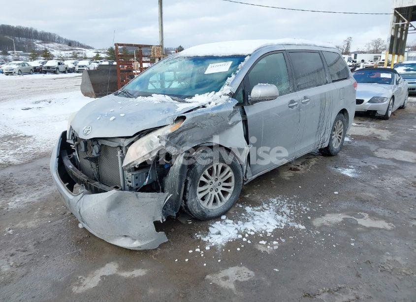 Photo 2 of 2013 Toyota Sienna XLE/LIMITED (VIN 5TDYK3DC7DS294342)