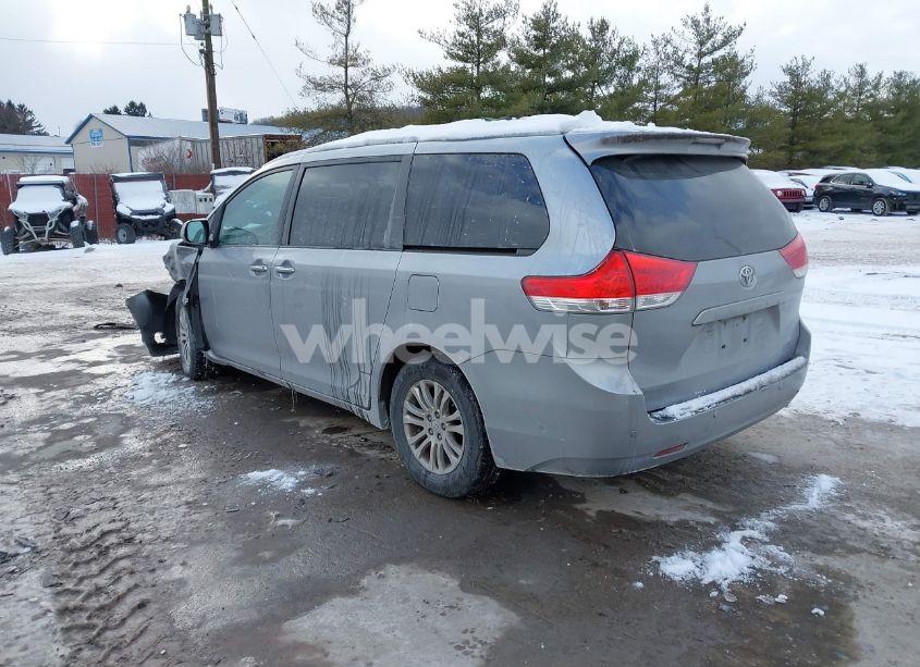Photo 3 of 2013 Toyota Sienna XLE/LIMITED (VIN 5TDYK3DC7DS294342)