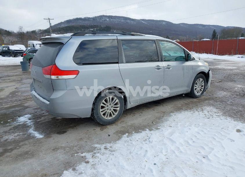 Photo 4 of 2013 Toyota Sienna XLE/LIMITED (VIN 5TDYK3DC7DS294342)