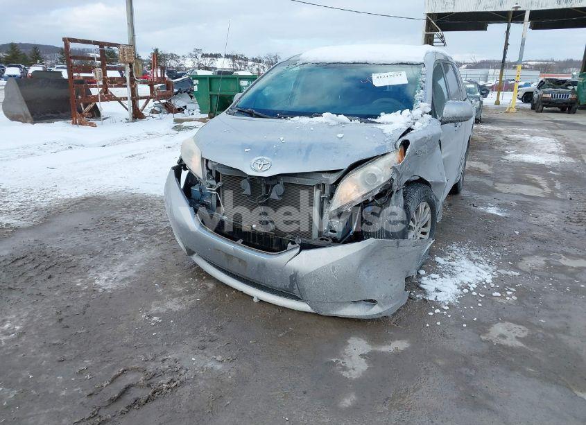Photo 6 of 2013 Toyota Sienna XLE/LIMITED (VIN 5TDYK3DC7DS294342)