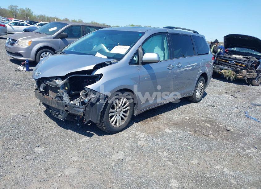 Photo 2 of 2013 Toyota Sienna XLE V6 8 PASSENGER (VIN 5TDYK3DC7DS299024)