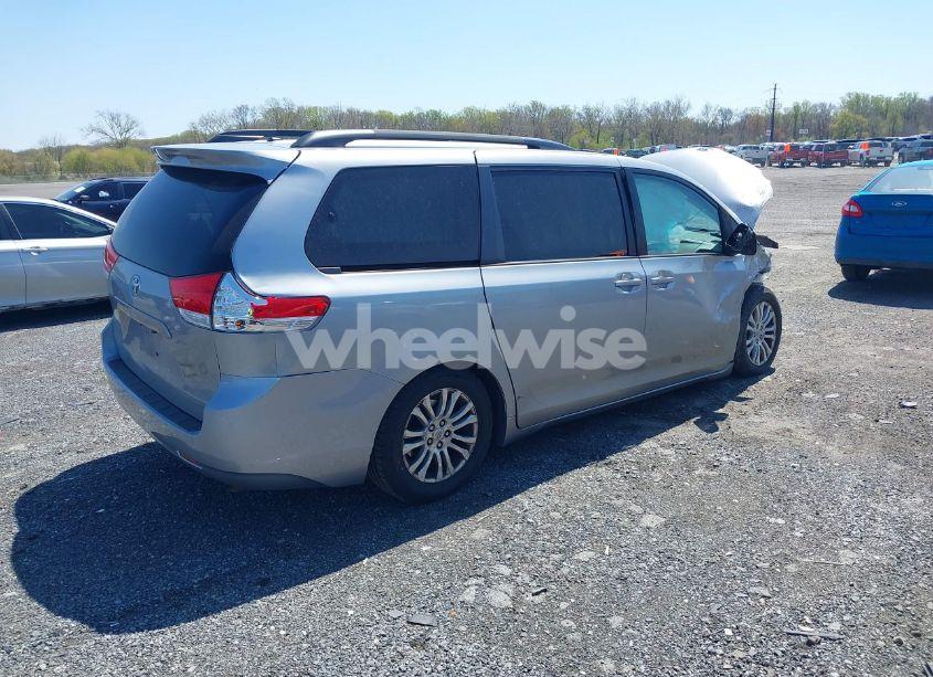 Photo 4 of 2013 Toyota Sienna XLE V6 8 PASSENGER (VIN 5TDYK3DC7DS299024)