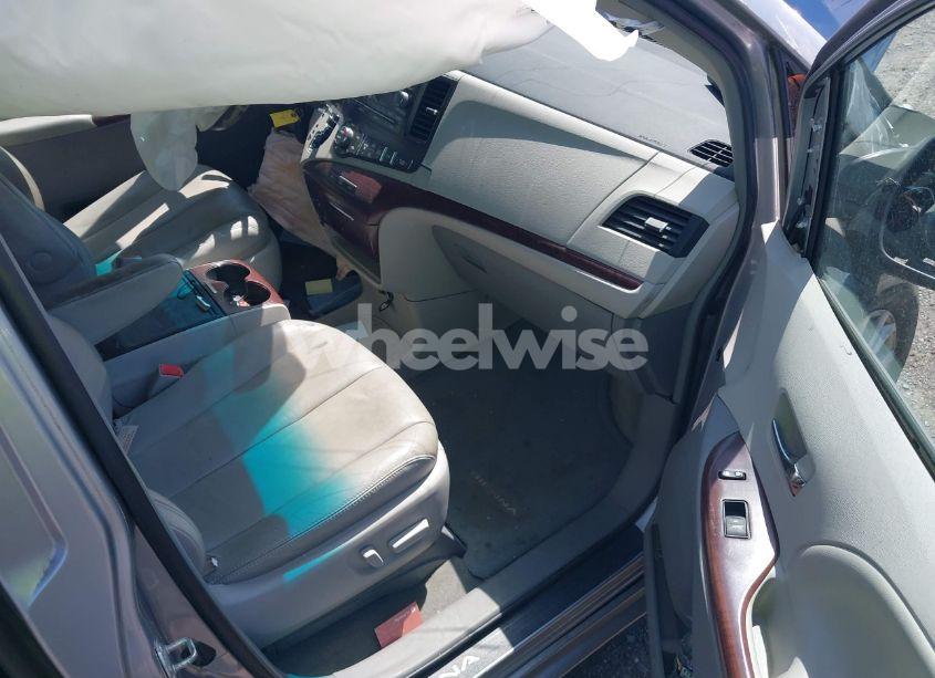 Photo 5 of 2013 Toyota Sienna XLE V6 8 PASSENGER (VIN 5TDYK3DC7DS299024)