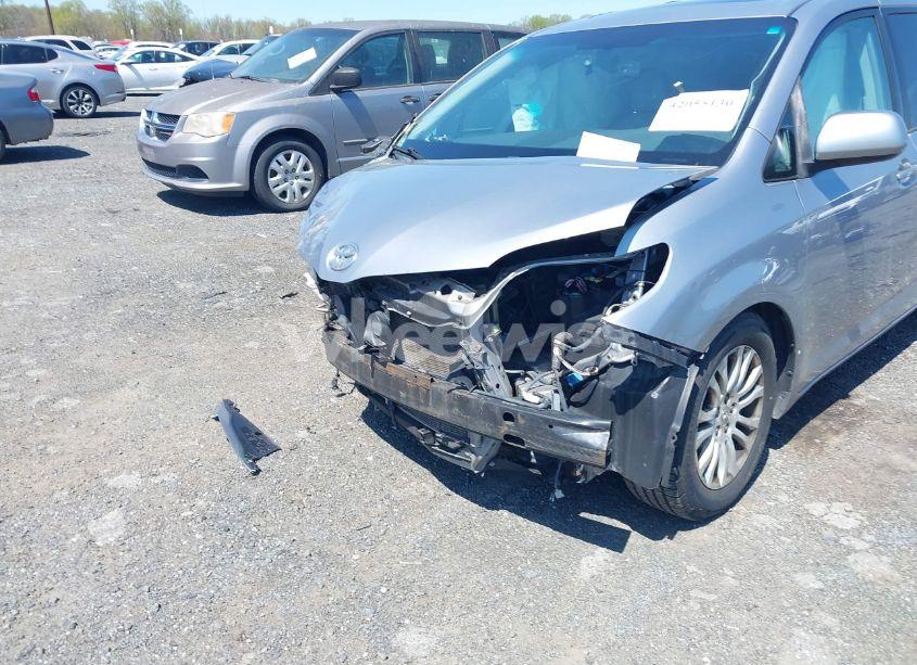 Photo 6 of 2013 Toyota Sienna XLE V6 8 PASSENGER (VIN 5TDYK3DC7DS299024)