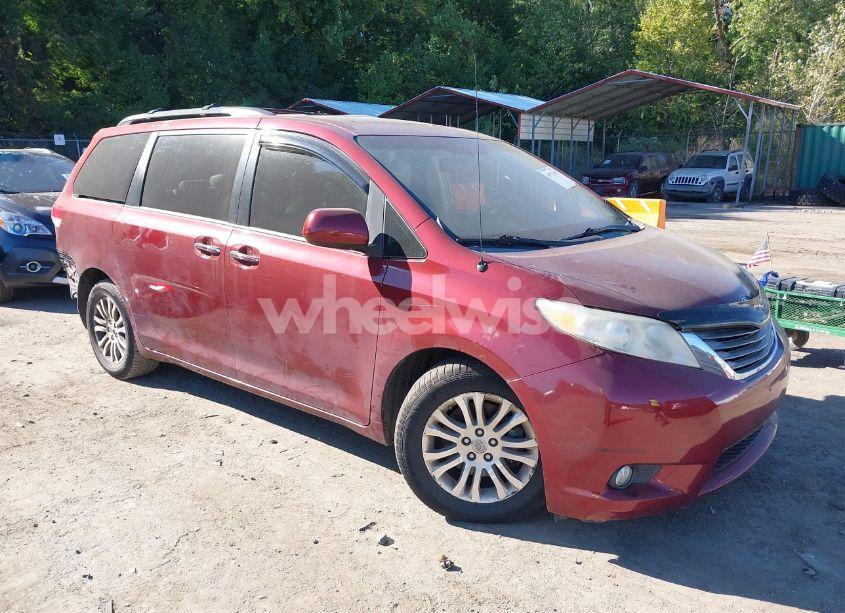 2013 Toyota Sienna XLE V6 8 PASSENGER (VIN 5TDYK3DC7DS386244) main photo